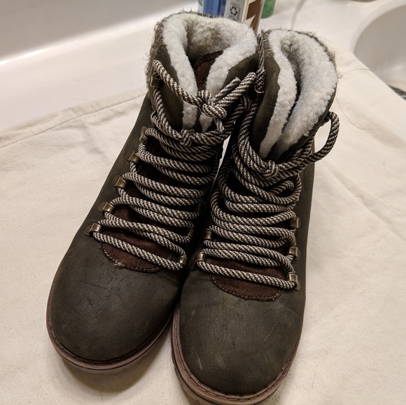 Boots - Picture 4 of 4